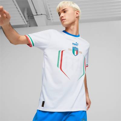 italy_2022_puma_away_kit_1.jpeg