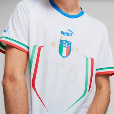 italy_2022_puma_away_kit_2.jpeg