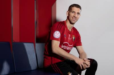 osasuna_22_23_adidas_copa_del_rey_final_shirt_a.jpeg