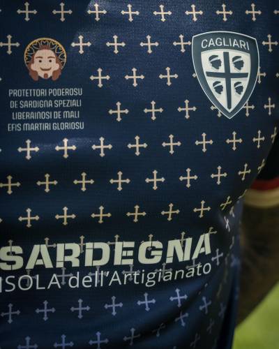 cagliari_2023_sant_efisio_shirt_e.jpeg
