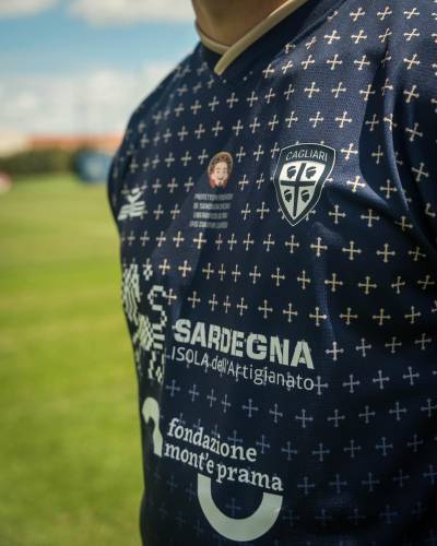 cagliari_2023_sant_efisio_shirt_g.jpeg