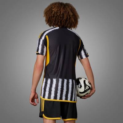 juventus_2023_24_adidas_home_kit_4.jpg