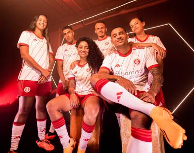 internacional_2023_24_adidas_away_kit_a.jpeg