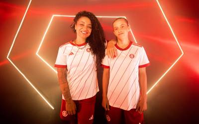 internacional_2023_24_adidas_away_kit_b.jpeg