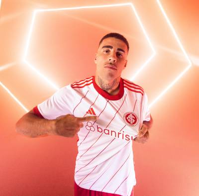 internacional_2023_24_adidas_away_kit_c.jpeg