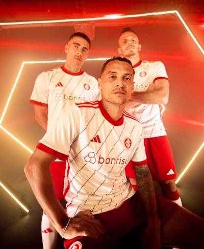 internacional_2023_24_adidas_away_kit_d.jpeg