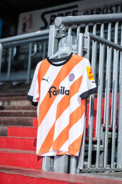 holstein_kiel_2022-23_puma_special_edition_shirt_b.jpeg