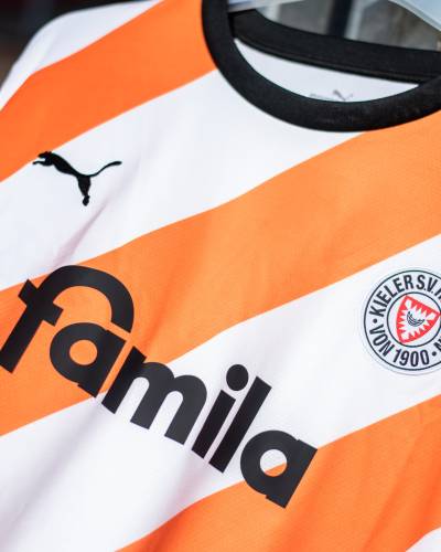 holstein_kiel_2022-23_puma_special_edition_shirt_c.jpeg
