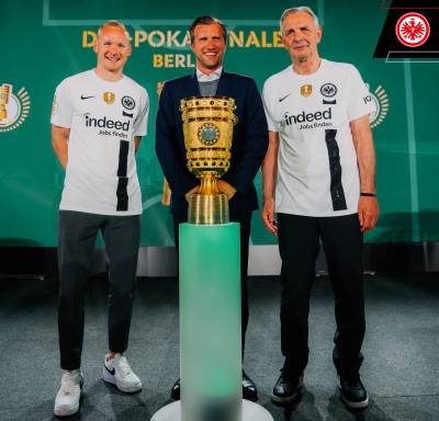 eintracht_frankfurt_2022_23_nike_dfb_cup_final_jersey_2.jpeg