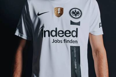 eintracht_frankfurt_2022_23_nike_dfb_cup_final_jersey_d.jpg