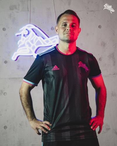 grasshopper_club_zurich_2022_23_adidas_derby_shirt_d.jpeg