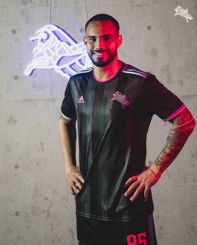 grasshopper_club_zurich_2022_23_adidas_derby_shirt_e.jpeg
