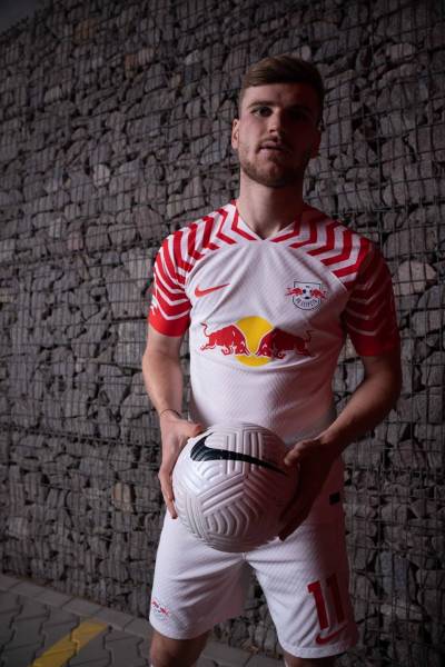 rb_leipzig_2023_24_nike_home_kit_b.jpeg