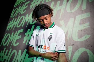 borussia_monchengladbach_2023_24_puma_home_kit_c.jpeg