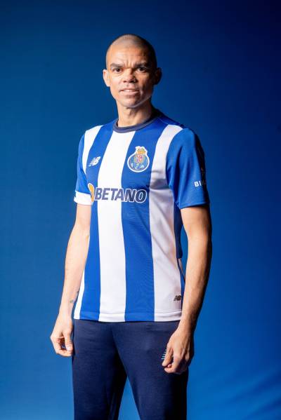 fc_porto_2023_24_new_balance_home_kit_a.jpeg