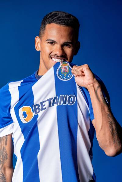 fc_porto_2023_24_new_balance_home_kit_b.jpeg