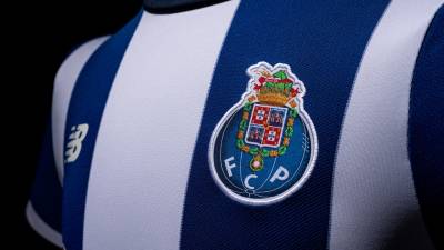 fc_porto_2023_24_new_balance_home_kit_h.jpeg