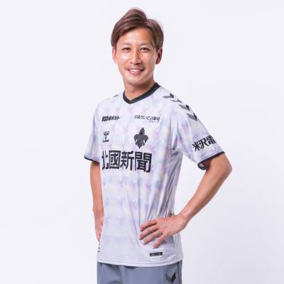 zweigen_kanazawa_2023_hummel_third_kit_a.jpeg