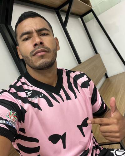 leones_negros_2022_sporelli_pink_october_shirt_1b.jpeg