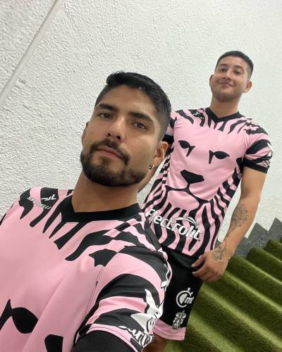leones_negros_2022_sporelli_pink_october_shirt_1d.jpeg