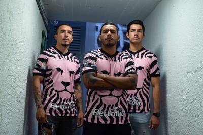leones_negros_2022_sporelli_pink_october_shirt_a.jpeg