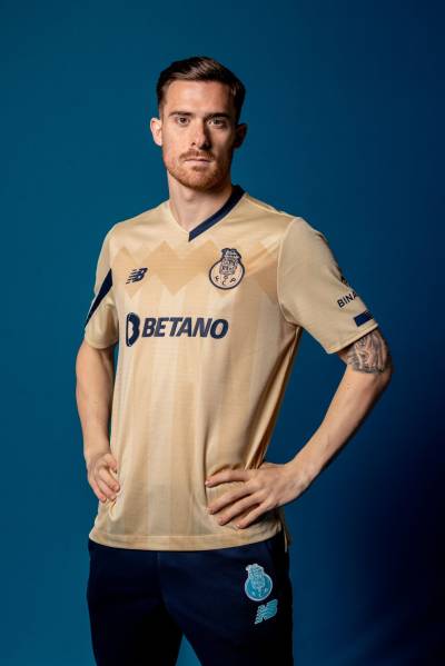fc_porto_2023_24_new_balance_away_kit_c.jpeg