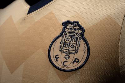 fc_porto_2023_24_new_balance_away_kit_g.jpeg