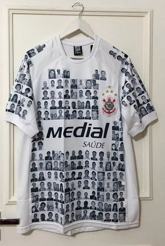 Corinthians Face on Nike 2008 shirt a
