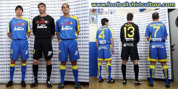 The shirt in which Getafe will play the final of the Copa del Rey has seen the light of day this morning. 