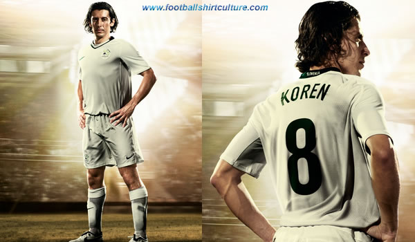 This is the new Slovenia home Nike football kit made for the 08/09 season. This is the new Slovenia home Nike football kit made for the 08/09 season.