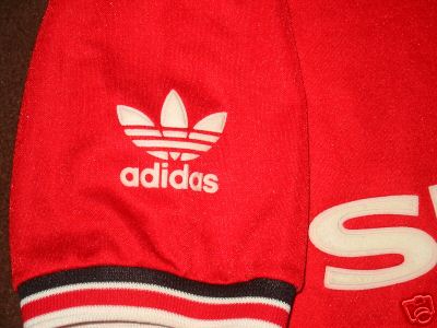 Adidas logos on the arms are 10/10 Adidas logos on the arms are 10/10