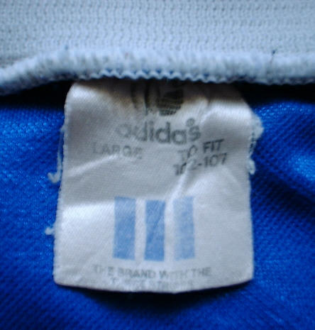 TAG SAYS ADULT LARGE 102-107cms (40-42") FITS MORE LIKE MEDIUM TAG SAYS ADULT LARGE 102-107cms (40-42") FITS MORE LIKE MEDIUM