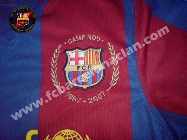 Around the badge : “Camp Nou” and”1957-2007″. Around the badge : “Camp Nou” and”1957-2007″.