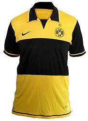 The shirt is dominated by a strong yellow tone on the torso. The sleeves are held black, just as as the collar and the black beam on the chest, on which the sponsors-Logo will be well visibly placed. The shirt is dominated by a strong yellow tone on the torso. The sleeves are held black, just as as the collar and the black beam on the chest, on which the sponsors-Logo will be well visibly placed.