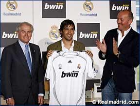 First Team captain Ra&uacute;l was responsible for unveiling the shirt embossed with the Austrian company's name. When handed the shirt, the President commented, "It's the shirt of the tenth [European Cup]."