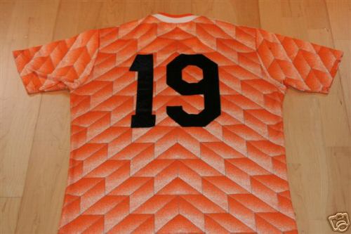 Here you can buy one of the rarest shirts ever. It is a shirt of the European Championships 1988. It was worn by Hendrie Krüzen. Here you can buy one of the rarest shirts ever. It is a shirt of the European Championships 1988. It was worn by Hendrie Krüzen.