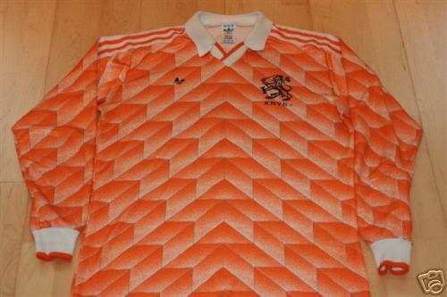 Here you can buy the rarest shirt ever. It is a spare shirt with long sleeves from Marco van Basten. It was prepared for the European Championships 1988. Here you can buy the rarest shirt ever. It is a spare shirt with long sleeves from Marco van Basten. It was prepared for the European Championships 1988.