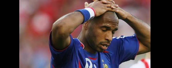 US sportswear giant Nike has won the contract to supply the France international football team from 2011-18 at a cost of 42.6 million euros a year, the French football federation said Friday.