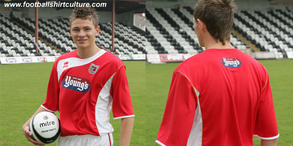 Grimsby Town new 2008/ 09 away kit grimsby_town_08_09_away_errea_kit.jpg