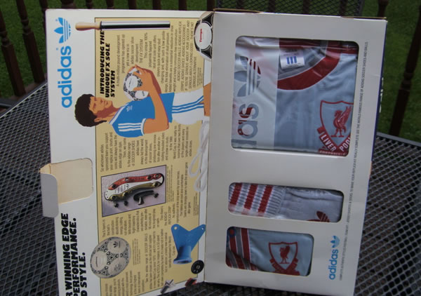 liverpool_1987_away_adidas_kit_.jpg