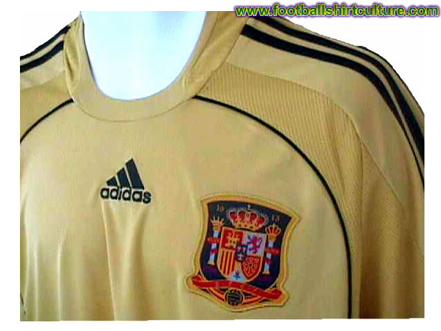 This seems to be the new Spain away shirt for the 08/09 season made by Adidas. It's not officialy out yet, but it looks like this is it. This seems to be the new Spain away shirt for the 08/09 season made by Adidas. It's not officialy out yet, but it looks like this is it.