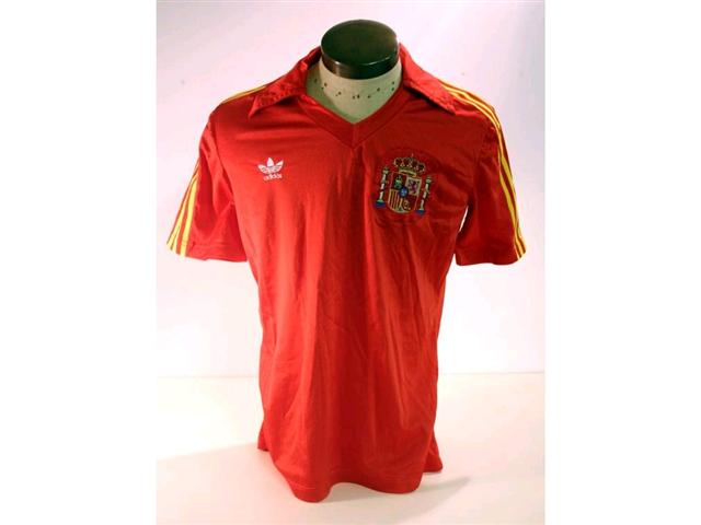 320. Spanish International Shirt: A red with yellow trim V-neck shirt with embroidered Spanish badge to front, No. 2 to rear plus match programme. £120-150 320. Spanish International Shirt: A red with yellow trim V-neck shirt with embroidered Spanish badge to front, No. 2 to rear plus match programme. £120-150