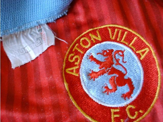 EMBROIDERED CREST (RAISED EMBOSSED ON REPLICAS) EMBROIDERED CREST (RAISED EMBOSSED ON REPLICAS)
