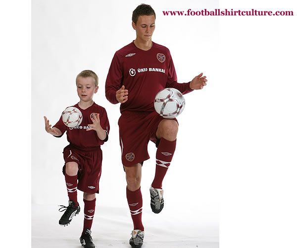 hearts_2008_09_home_umbro_kit.jpg