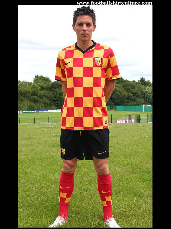 lens_08_09_home_nike_kit.jpg