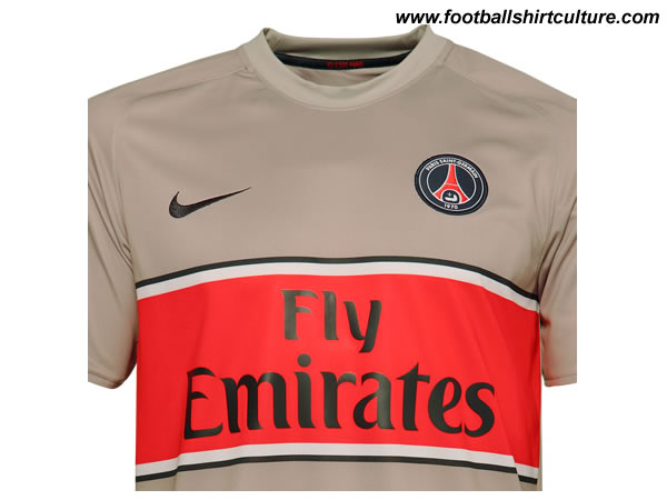 paris_saint_germain_08_09_away_nike_shirt_close.jpg