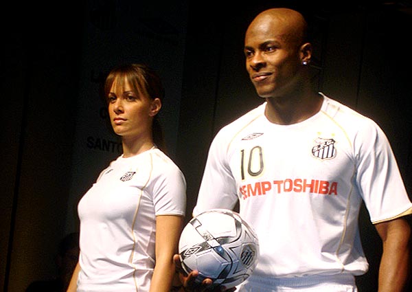 Santos new away kit for the 08/09 season made by umbro. Santos new away kit for the 08/09 season made by umbro.