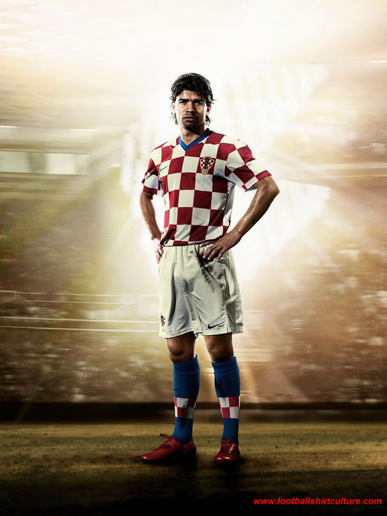 We showed you some pictures of the new Croatia home shirt months ago, but today The Croatian Euro 2008 Nike kit was officially launched. We showed you some pictures of the new Croatia home shirt months ago, but today The Croatian Euro 2008 Nike kit was officially launched.
