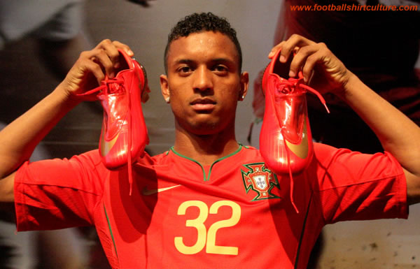 New portugal home euro 2008 kit by Nike New portugal home euro 2008 kit by Nike