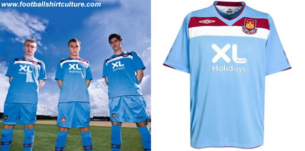West Ham United unveiled their new away kit for the 2008-09 season made bij Umbro. West Ham United unveiled their new away kit for the 2008-09 season made bij Umbro.
